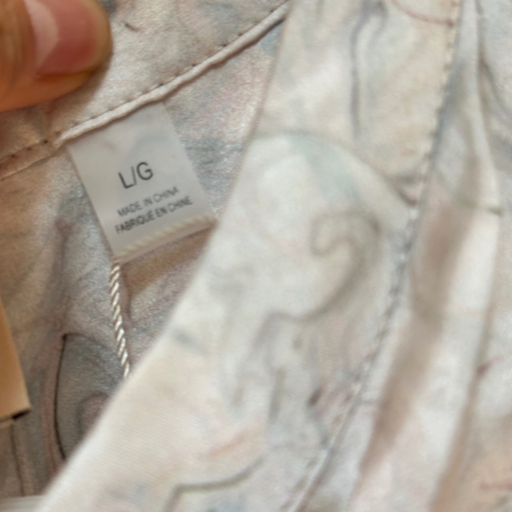Elie Tahari Silky Flowing Poly Blouse Button Front Cap Sleeves Large NWT - Picture 6 of 16